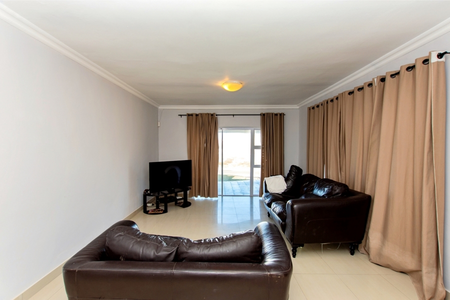 To Let 4 Bedroom Property for Rent in Yzerfontein Western Cape